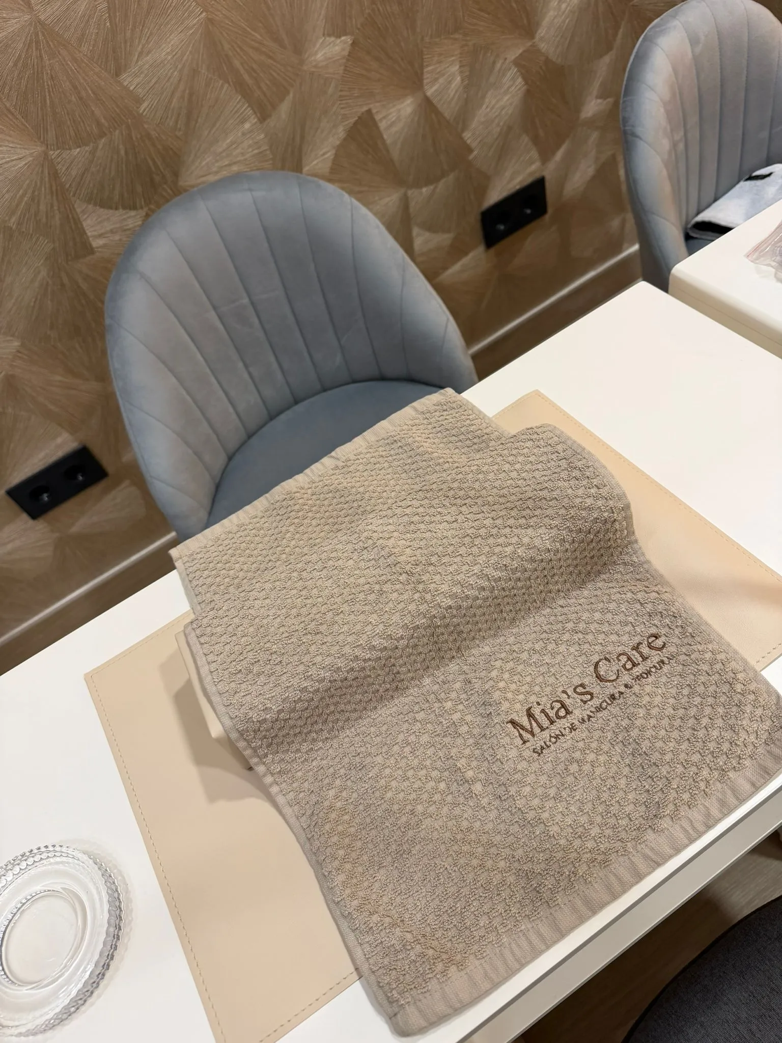 Decoración elegante y minimalista de nuestro salón de belleza