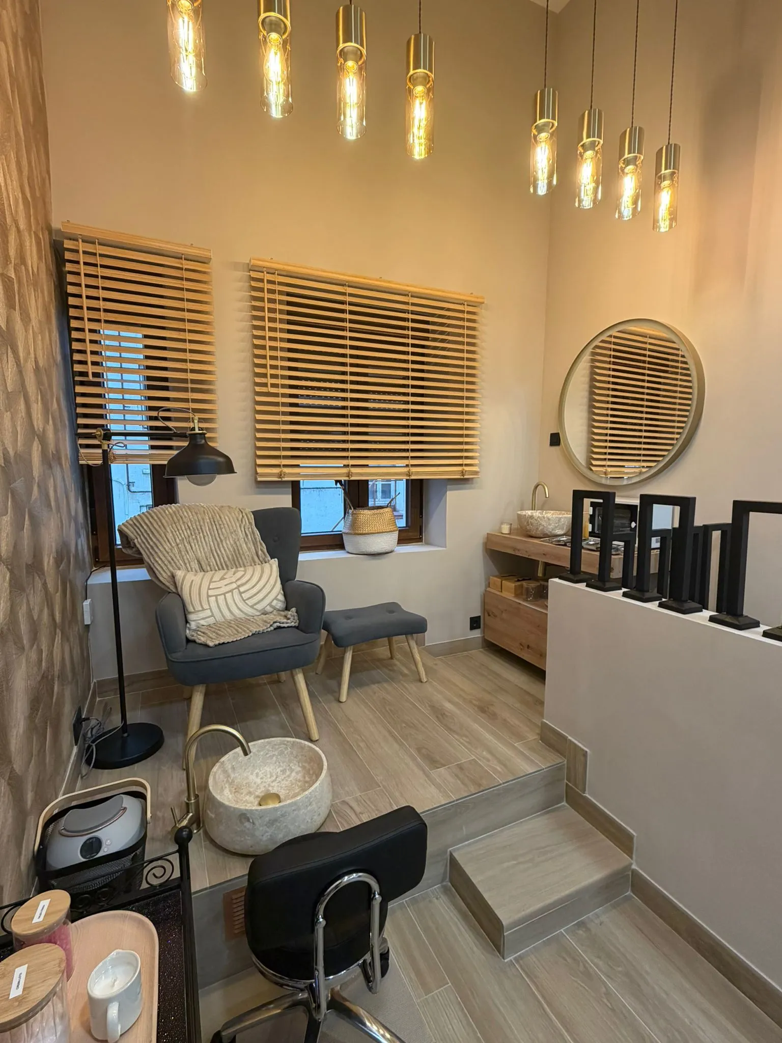 Área de pedicura spa con máxima comodidad en Mia's Care